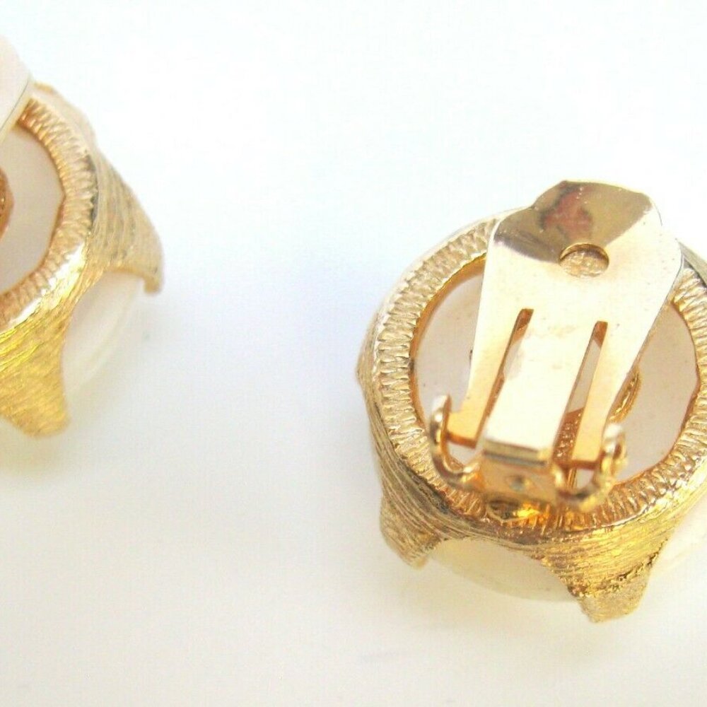 Vintage Large White Cabochons Encased in Gold-Tone Claw Earrins, Clip - Picture 3 of 3